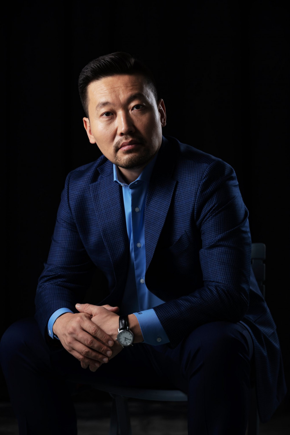 Шадар сайдаар Н.Хассуурь хурандаагийн хүү, ээж П.Бямбасүрэнгийнхээ компаниар Хөгжлийн банкнаас 33 тэрбум төгрөгийн зээл хууль бусаар авч яллагдагчаар татагдаж асан Х.Ганхуяг дургүйхэн тодорлоо